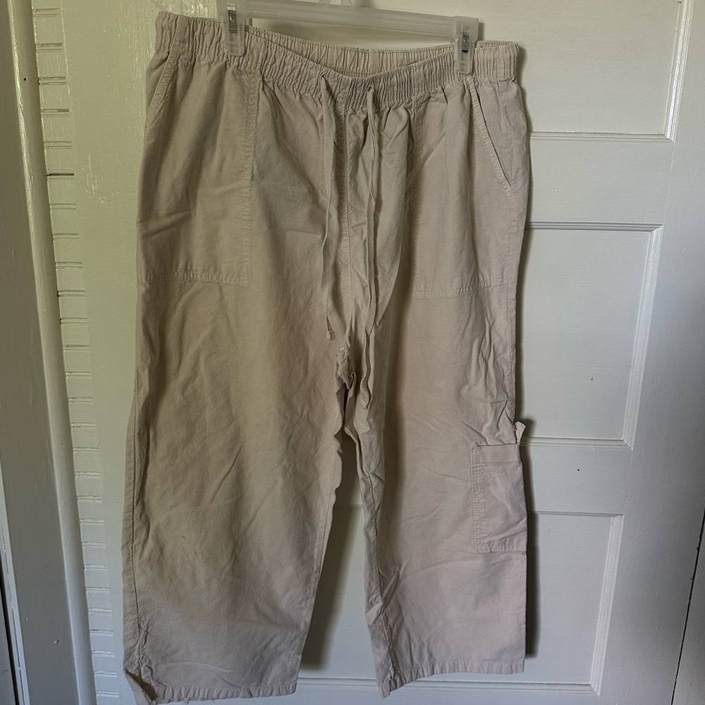 Khaki capri pull on pant